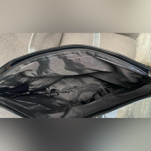 Jimmy Choo Parfums Black Patent XL Tote Bag - Picture 13 of 14